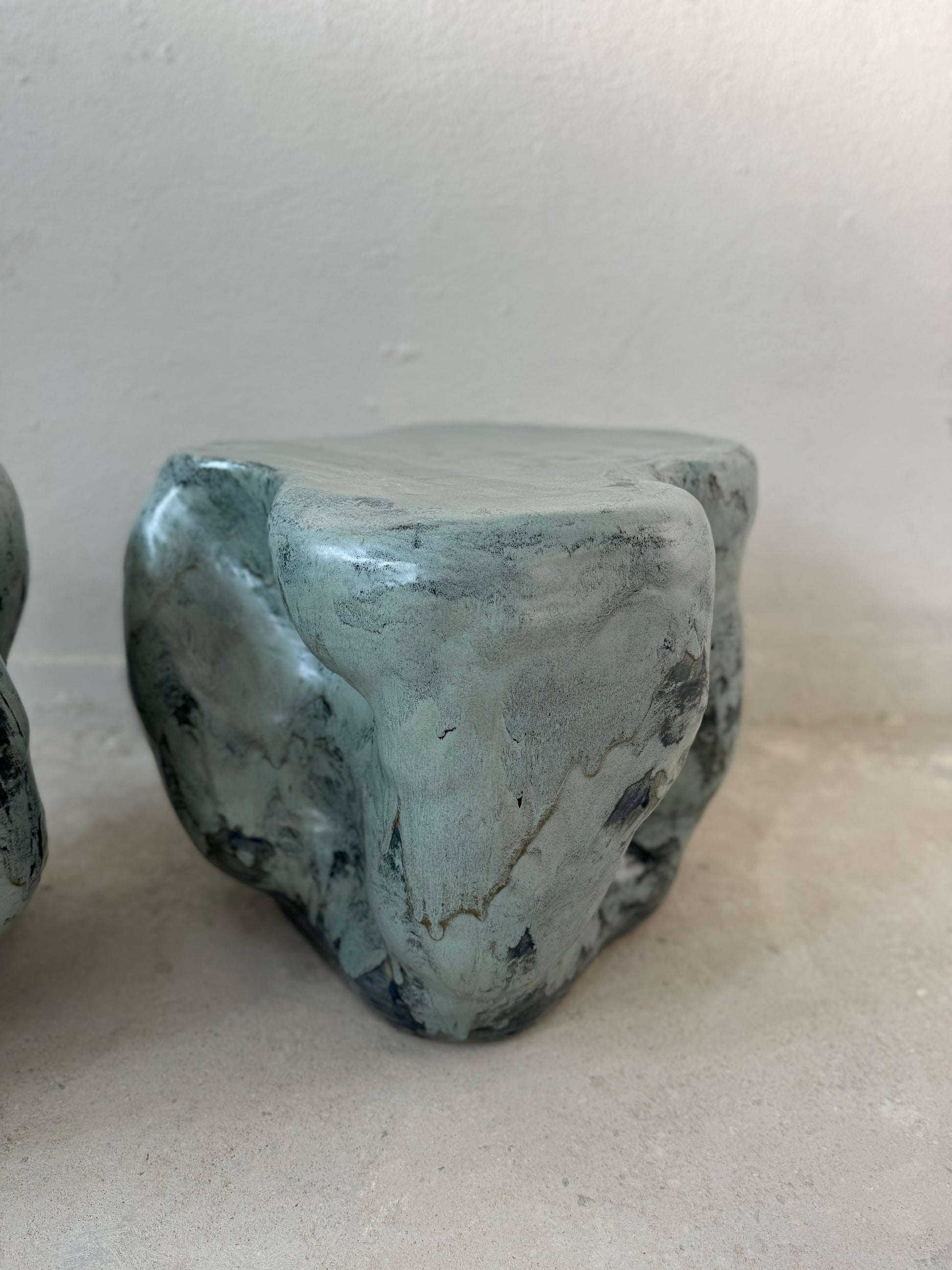 Zestaw dwóch ceramicznych stolików/ set of 2 ceramic tables
