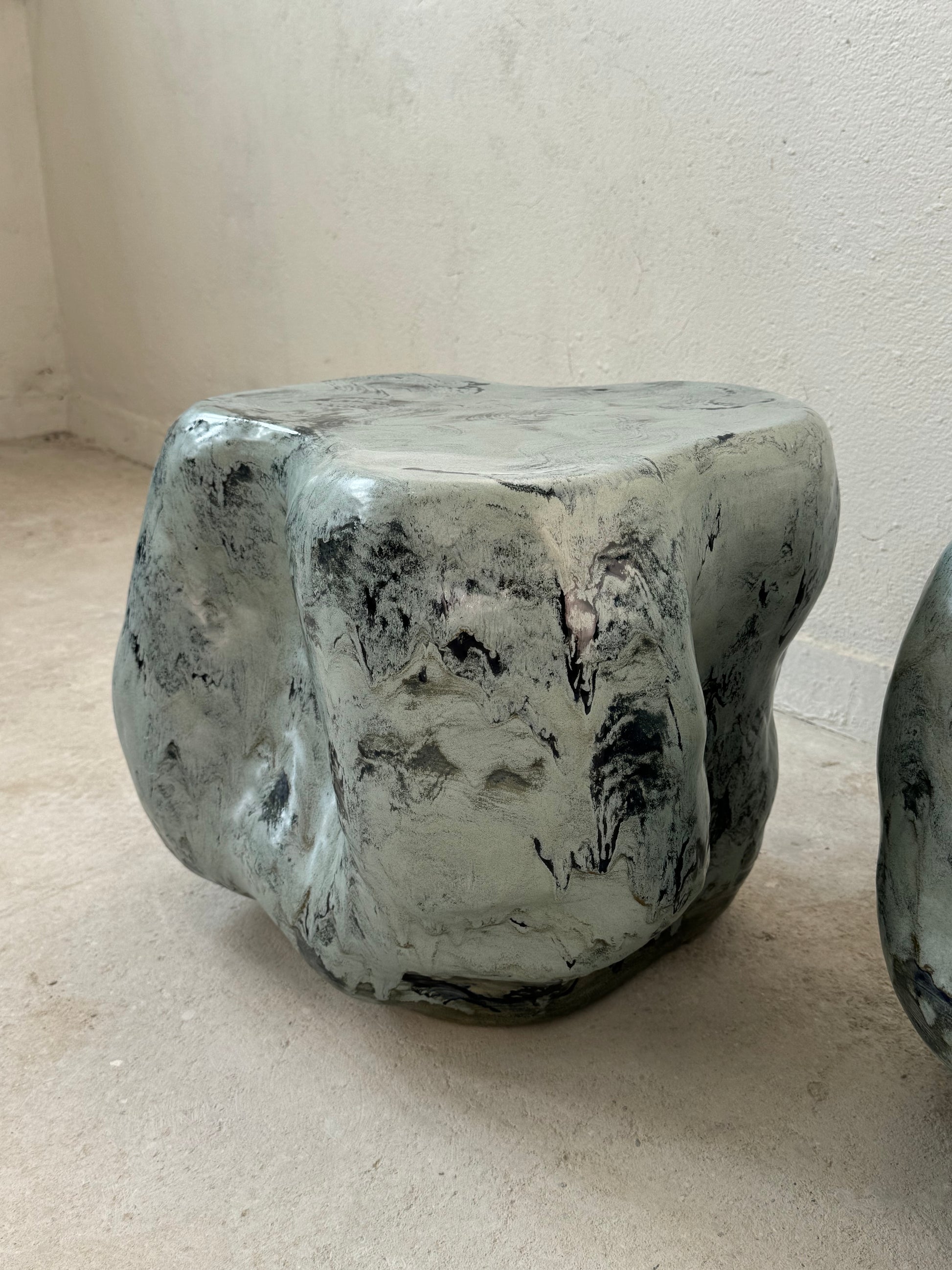 Zestaw dwóch ceramicznych stolików/ set of 2 ceramic tables